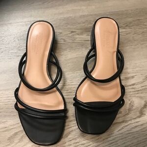 Cushionaire Nora Strappy Block Heel Sandal Size 9